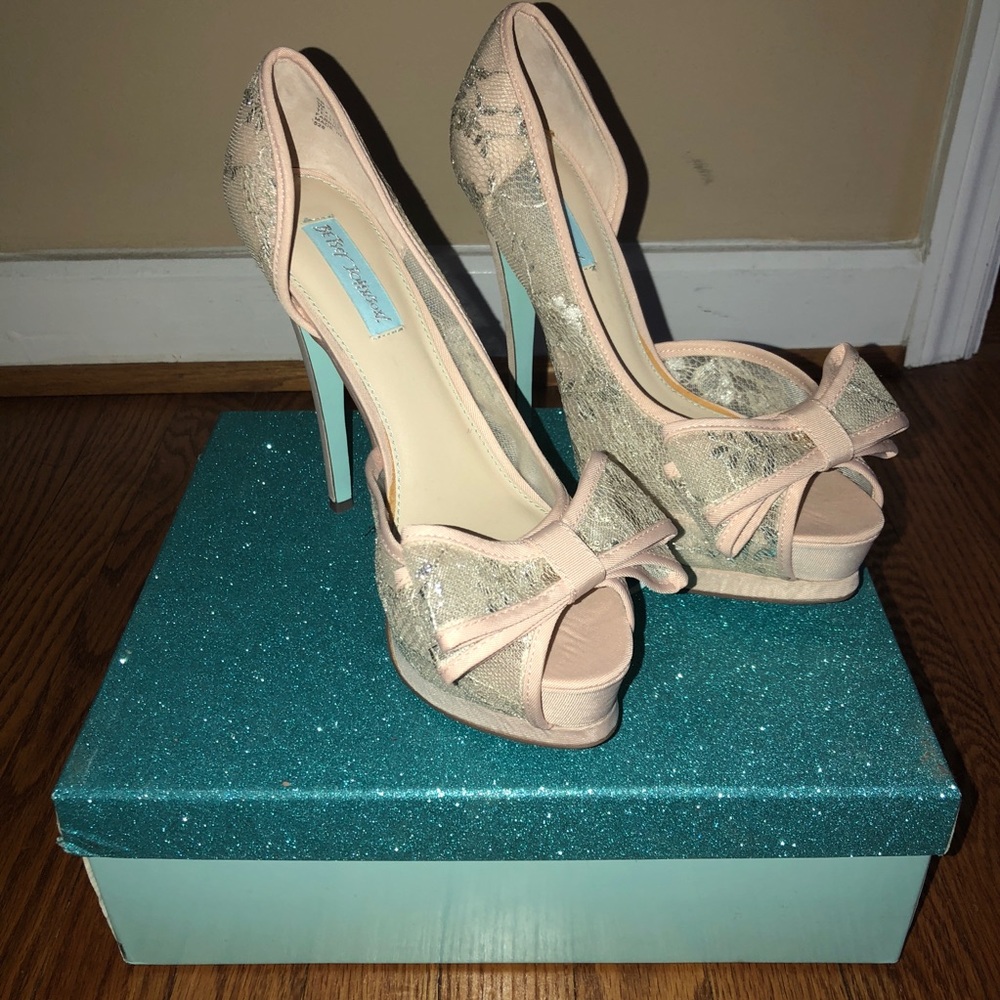 NWT Betsy Johnson Heels